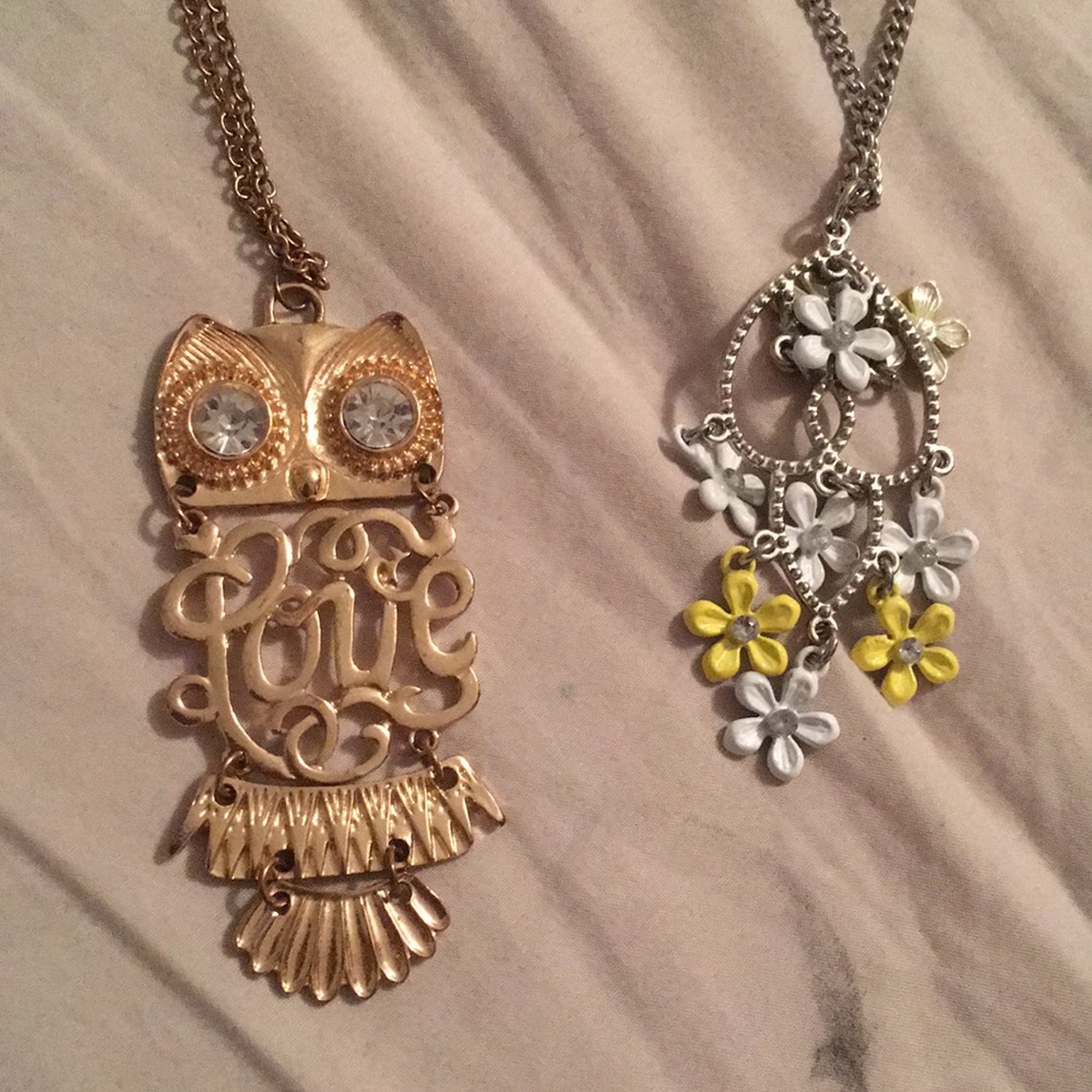 2 necklaces.